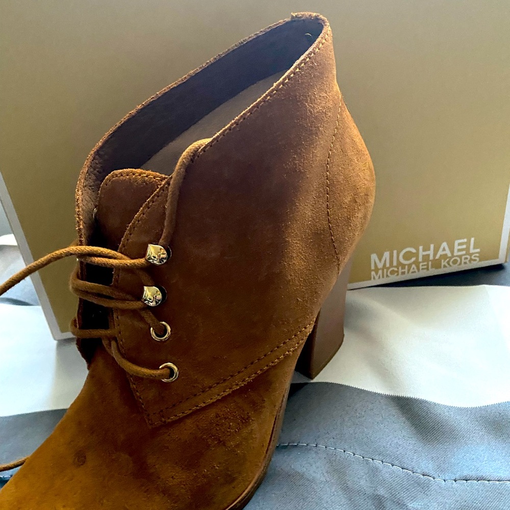 Size 11 Michael Kors Carmel color heeled booties